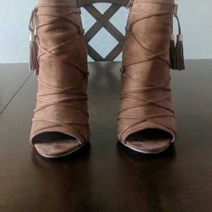 Womens beige heel